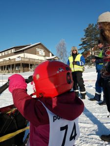 Jämin talvikisat 2018, lasten yhden koiran sprintti. Kuvaaja Jukka-Pekka Ahonen (vapaa käyttöoikeus)